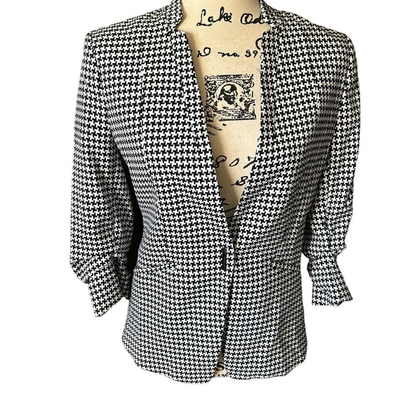 H&M Jackets & Blazers - H & M Black and White Plaid Houndstooth Blazer Womens 8